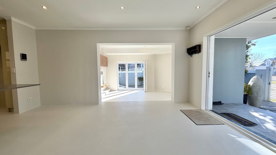 2 Bedroom Property for Sale in Paradyskloof Western Cape